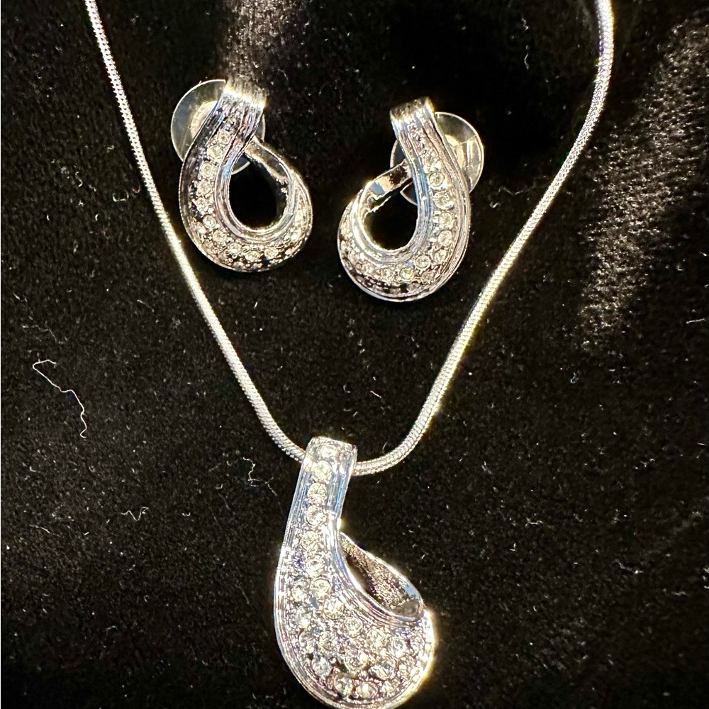 Landau Elegant Silver Rhinestone Necklace and Earring Set